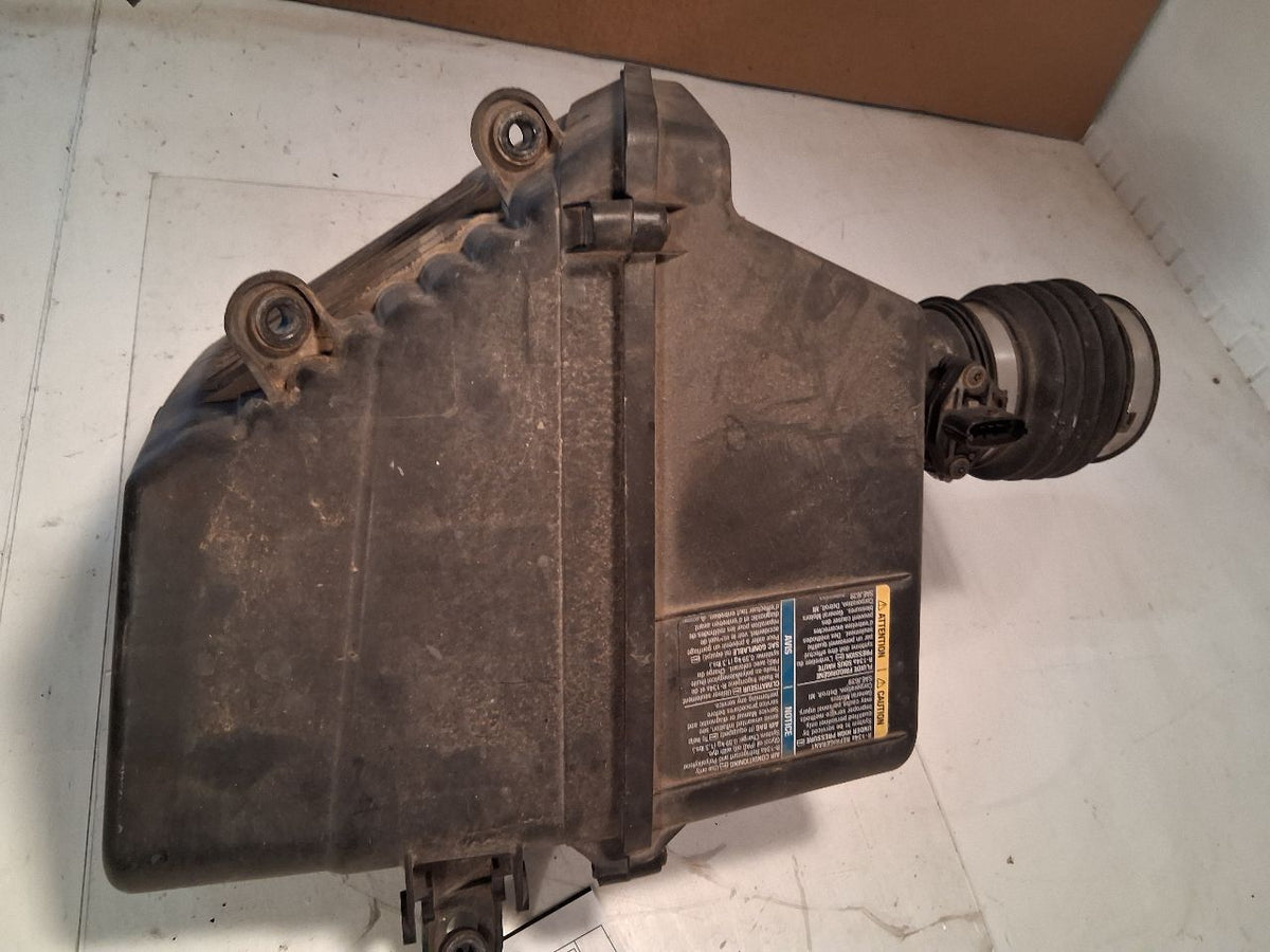 Air Filter Box from a 2005 Cadillac CTS, photo 2
