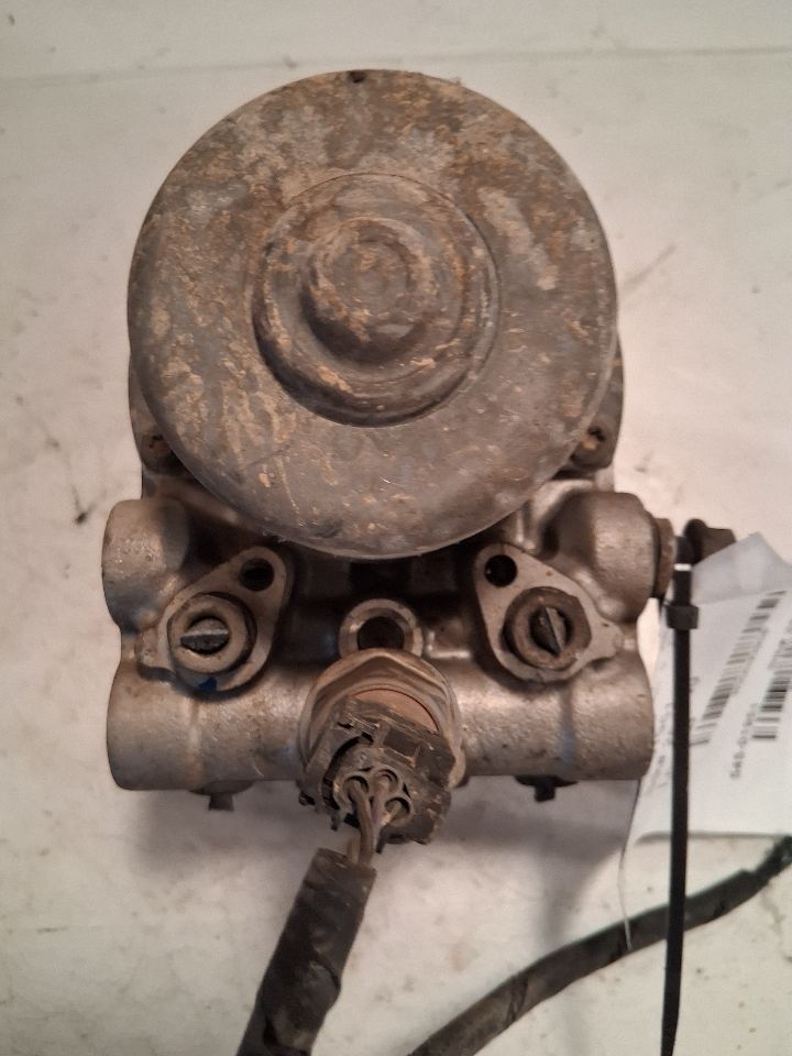 ABS Pump Module from a 2005 Cadillac CTS, photo 1