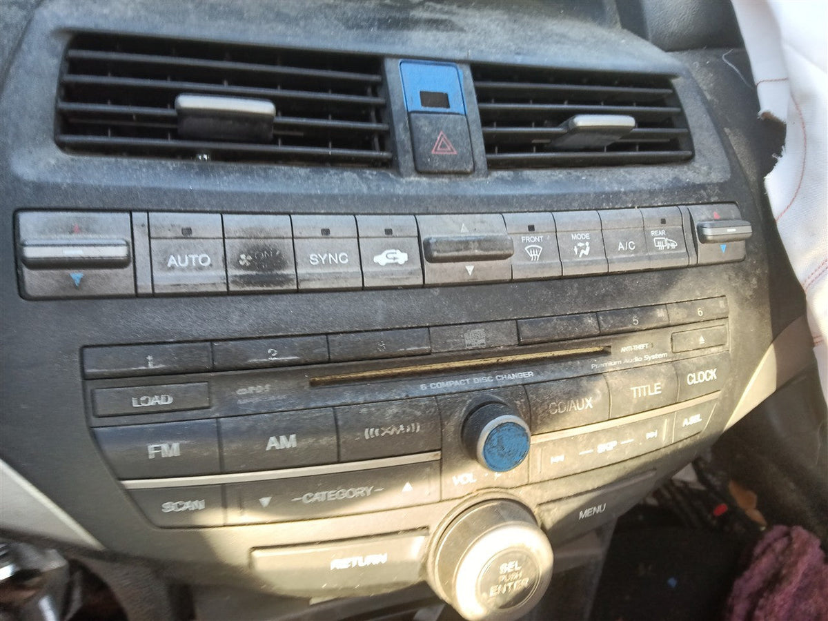 Climate Control Panel from a 2011 Honda Accord, photo 1