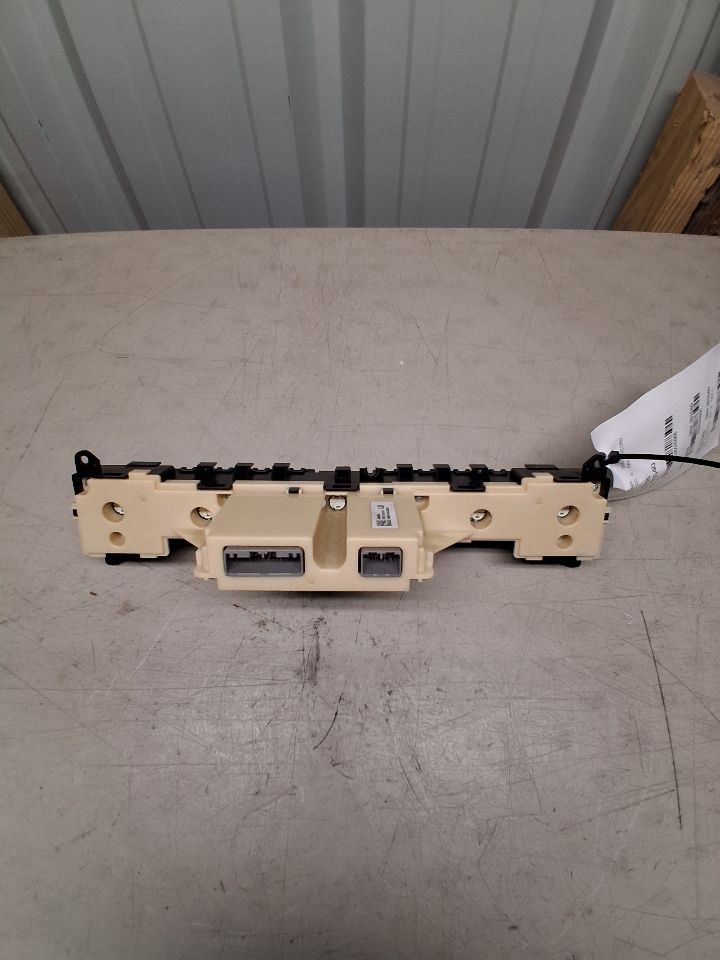 Climate Control Panel from a 2011 Honda Accord, photo 3