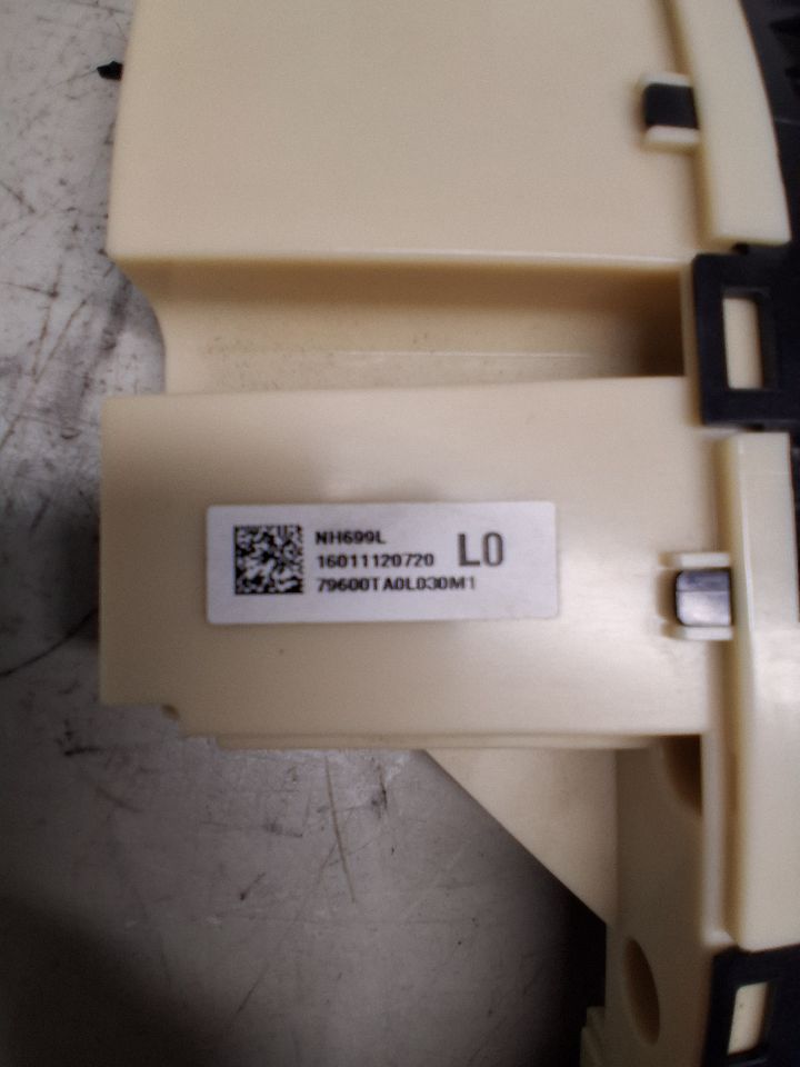 Climate Control Panel from a 2011 Honda Accord, photo 4