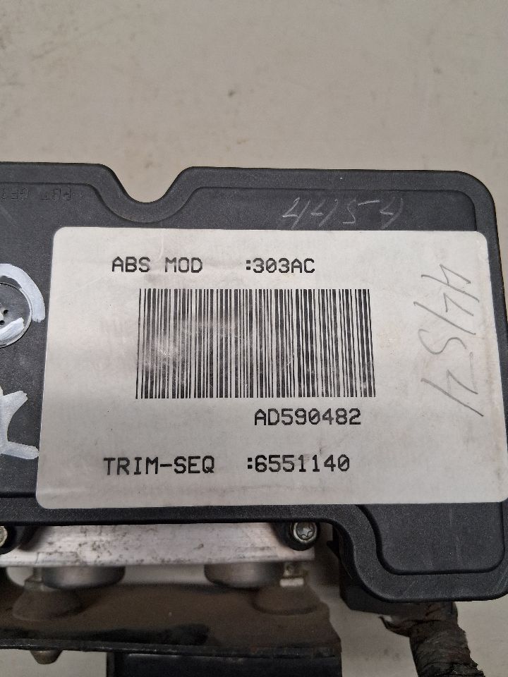 ABS Pump Module from a 2010 Dodge Caliber, photo 1