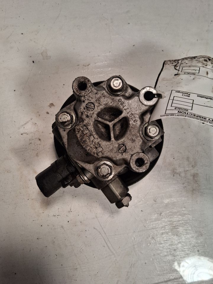 Power Steering Pump from a 2010 Dodge Caliber, photo 2