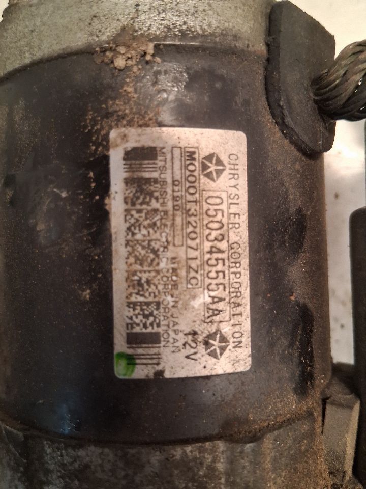 Starter Motor from a 2010 Dodge Caliber, photo 2