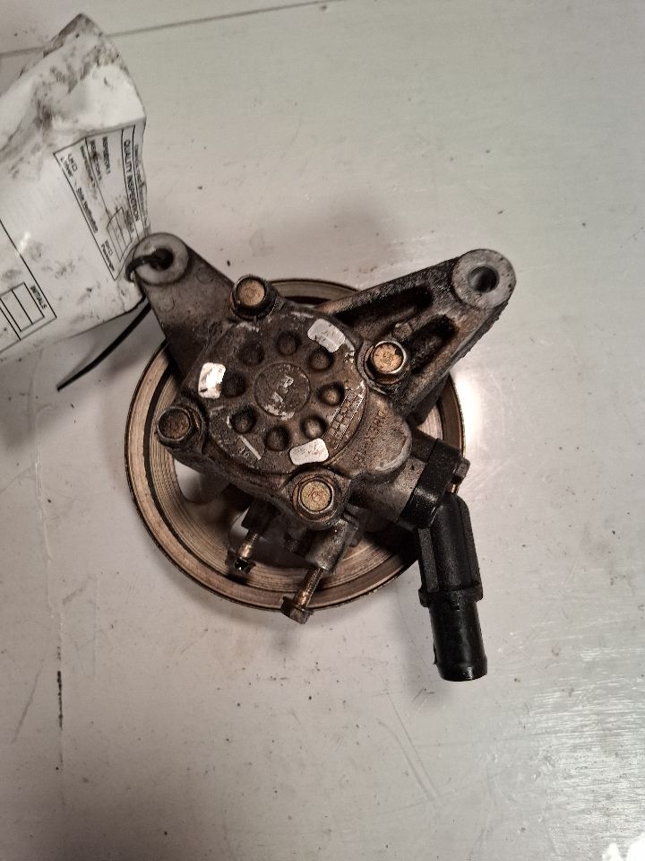 Power Steering Pump from a 2004 Honda Accord, photo 3