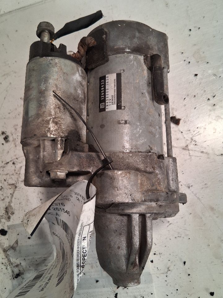Starter Motor from a 2014 Chevrolet Malibu, photo 1