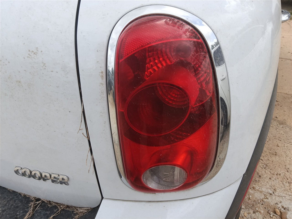 Tail Light from a 2011 Mini Cooper Countryman, right side, photo 1