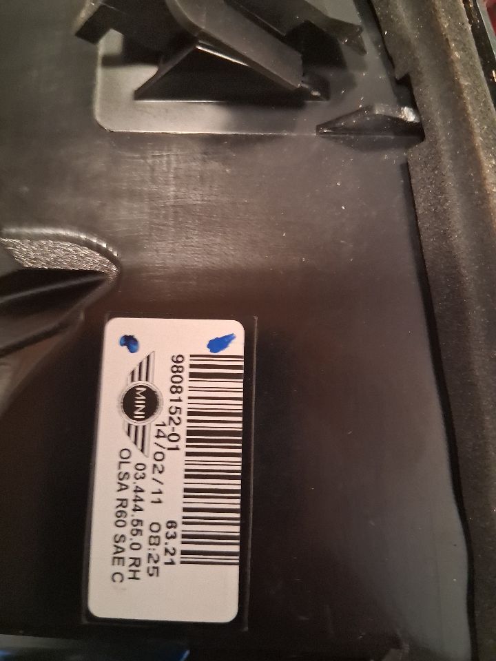 Tail Light from a 2011 Mini Cooper Countryman, right side, photo 4