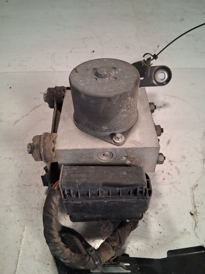 ABS Pump Module from a 2011 Mini Cooper Countryman, photo 1