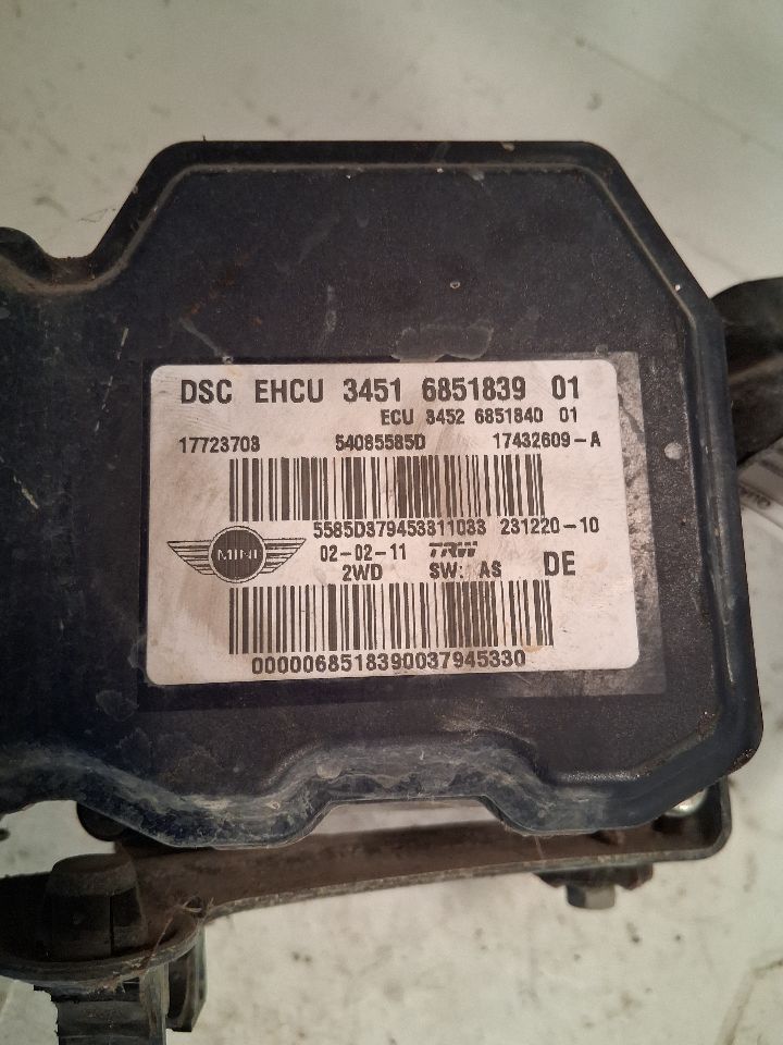 ABS Pump Module from a 2011 Mini Cooper Countryman, photo 3