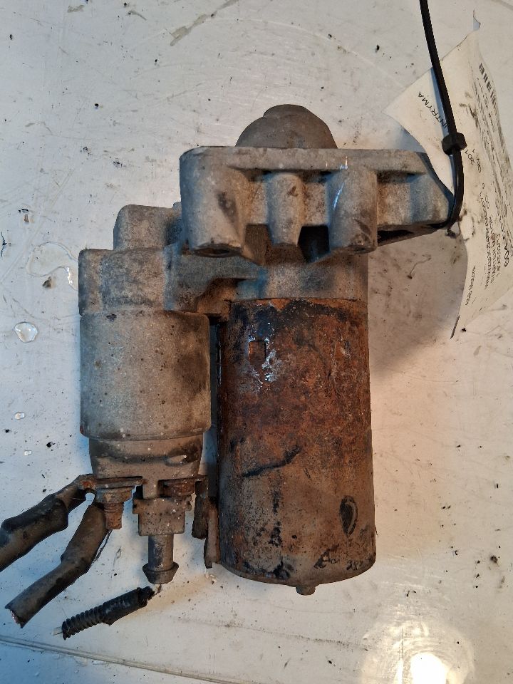 Starter Motor from a 2011 Mini Cooper Countryman, photo 2