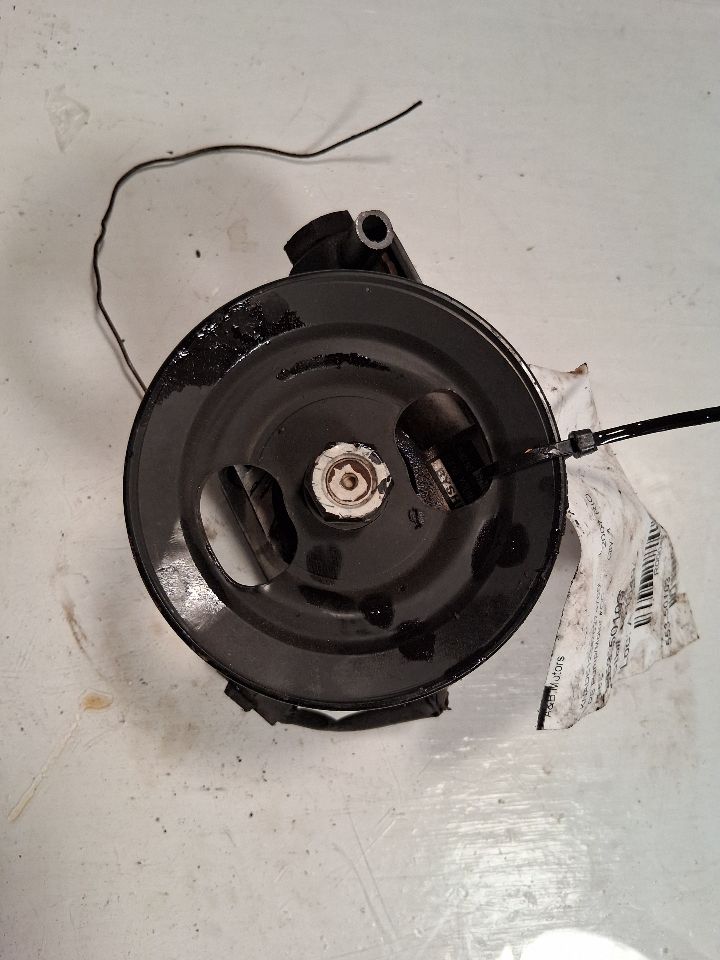 Power Steering Pump from a 2007 Kia, photo 1