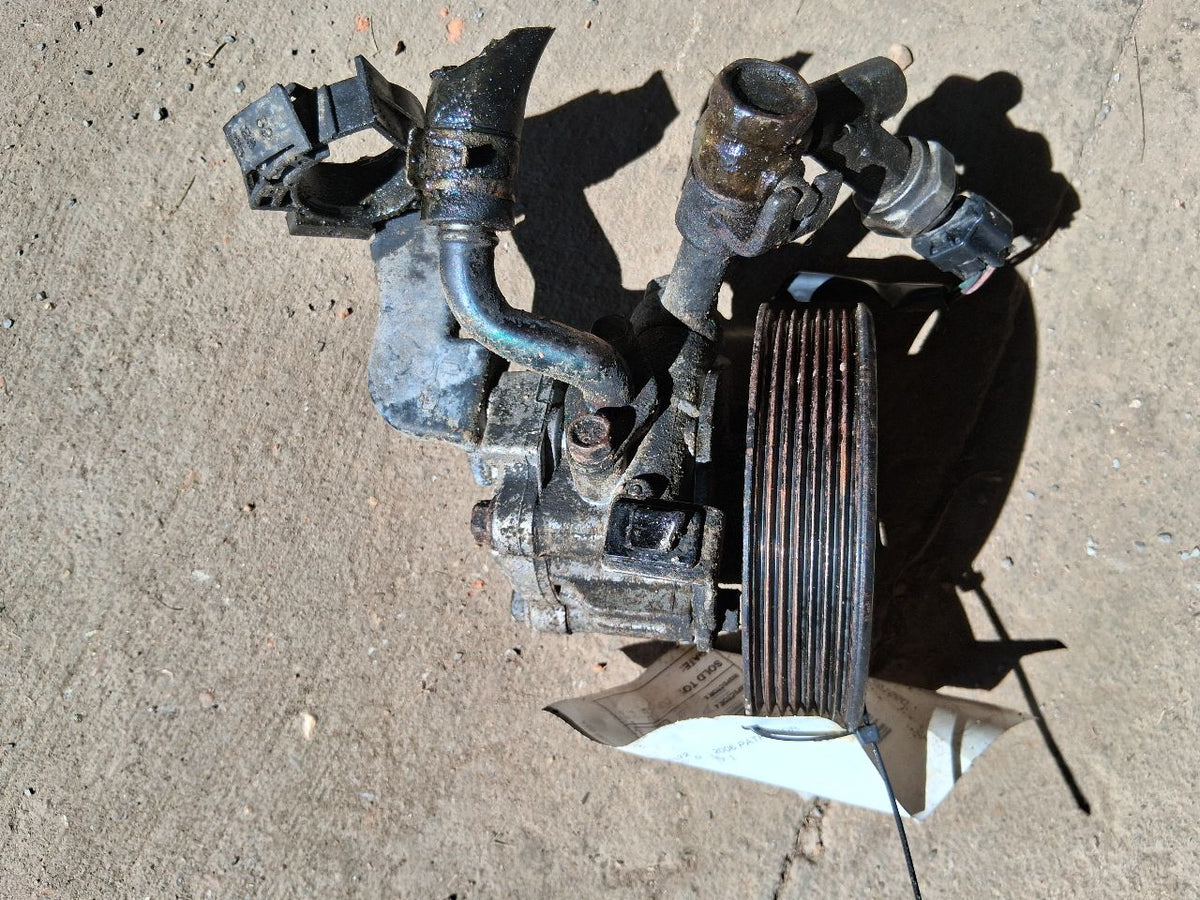 Power Steering Pump from a 2006 Nissan, photo 2