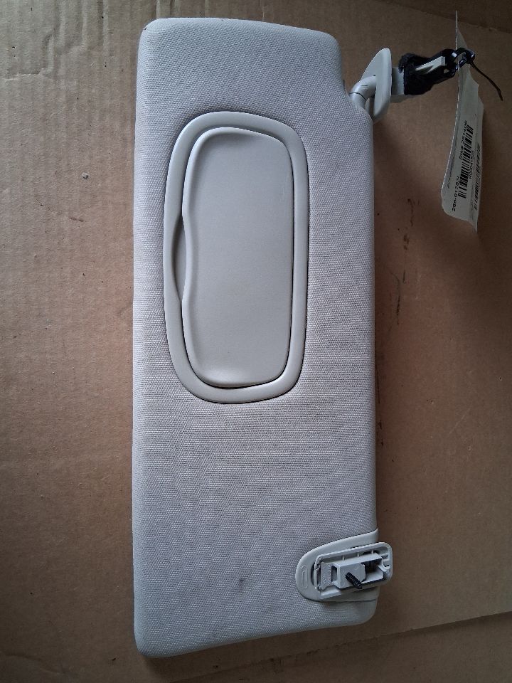 Sun Visor from a 2018 Jeep Cherokee, left side, photo 1
