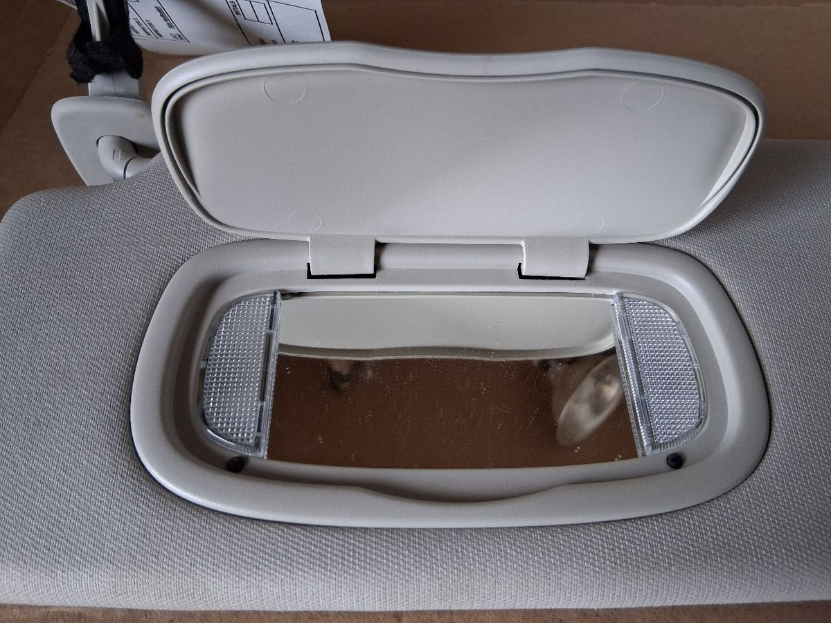 Sun Visor from a 2018 Jeep Cherokee, left side, photo 2