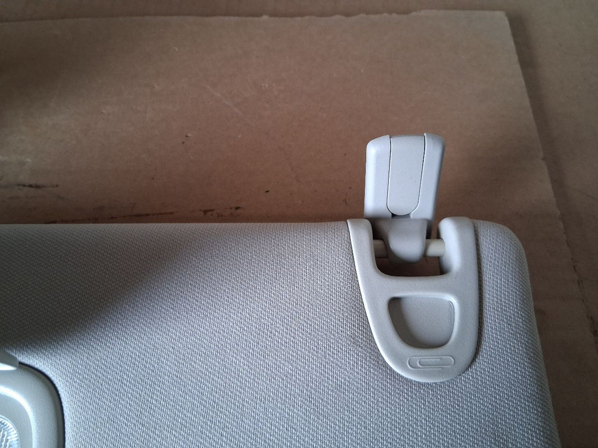 Sun Visor from a 2018 Jeep Cherokee, left side, photo 3