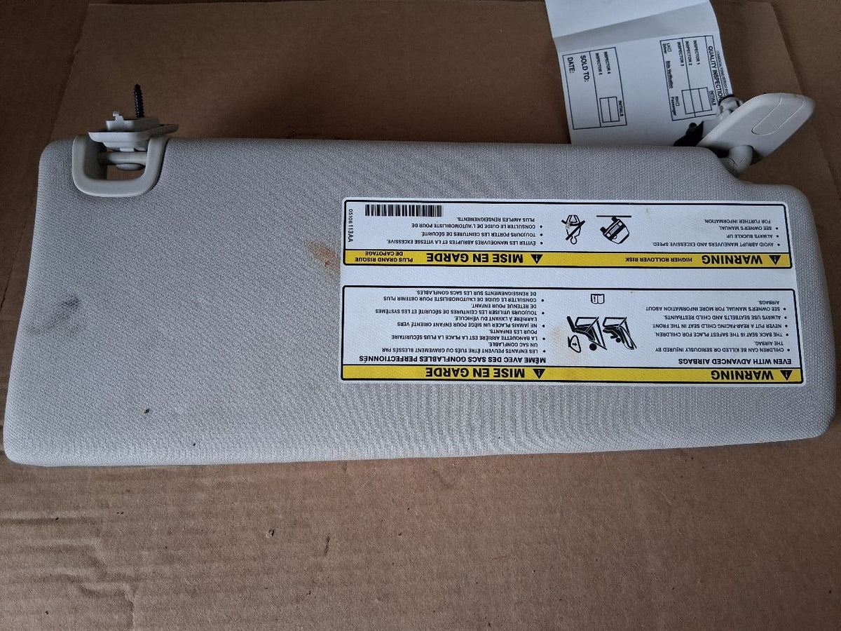 Sun Visor from a 2018 Jeep Cherokee, left side, photo 5