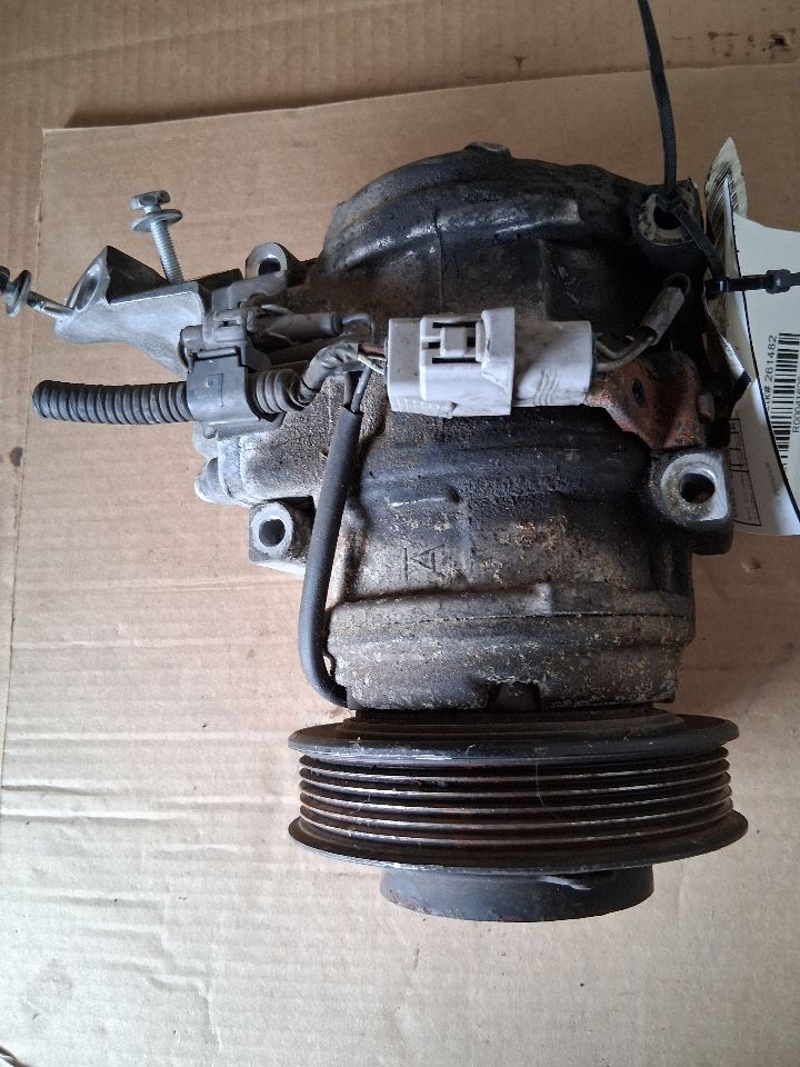 AC Compressor from a 1999 Toyota Camry, photo 1
