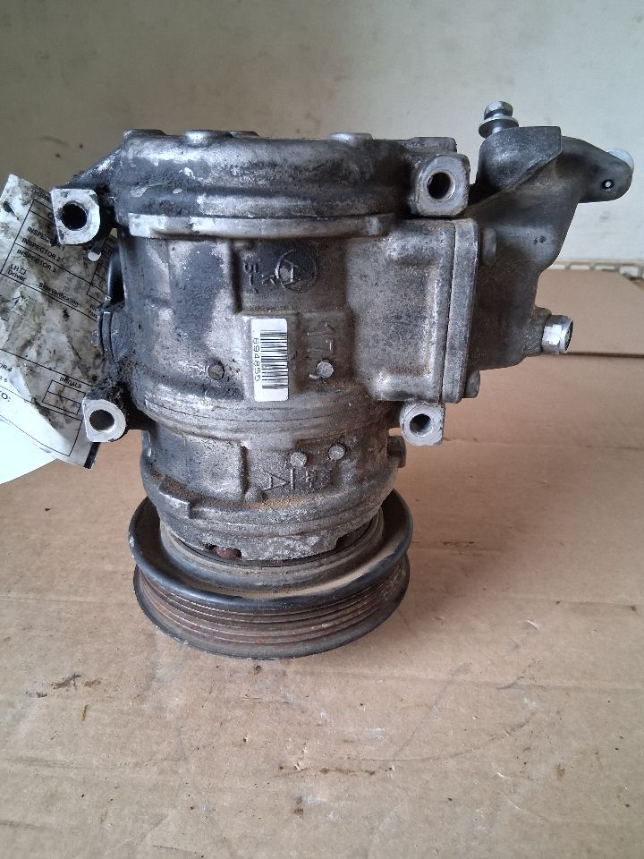 AC Compressor from a 1999 Toyota Camry, photo 3