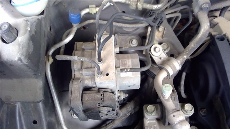 ABS Pump Module from a 2016 Honda CR-V, photo 1