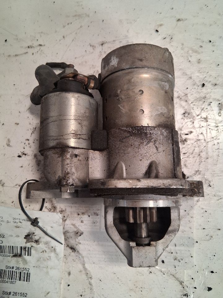 Starter Motor from a 2012 Nissan Versa, photo 1