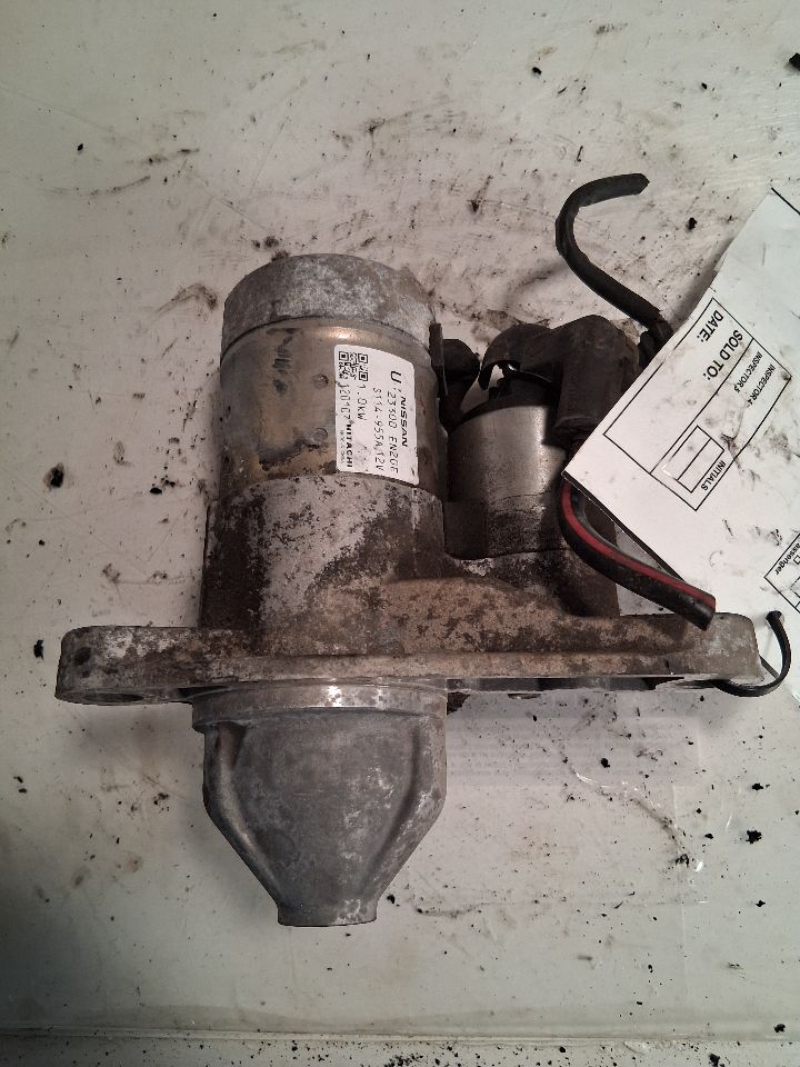 Starter Motor from a 2012 Nissan Versa, photo 2
