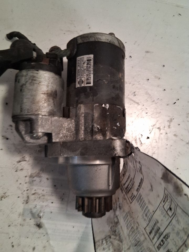 Starter Motor from a 2011 Nissan Altima, photo 1