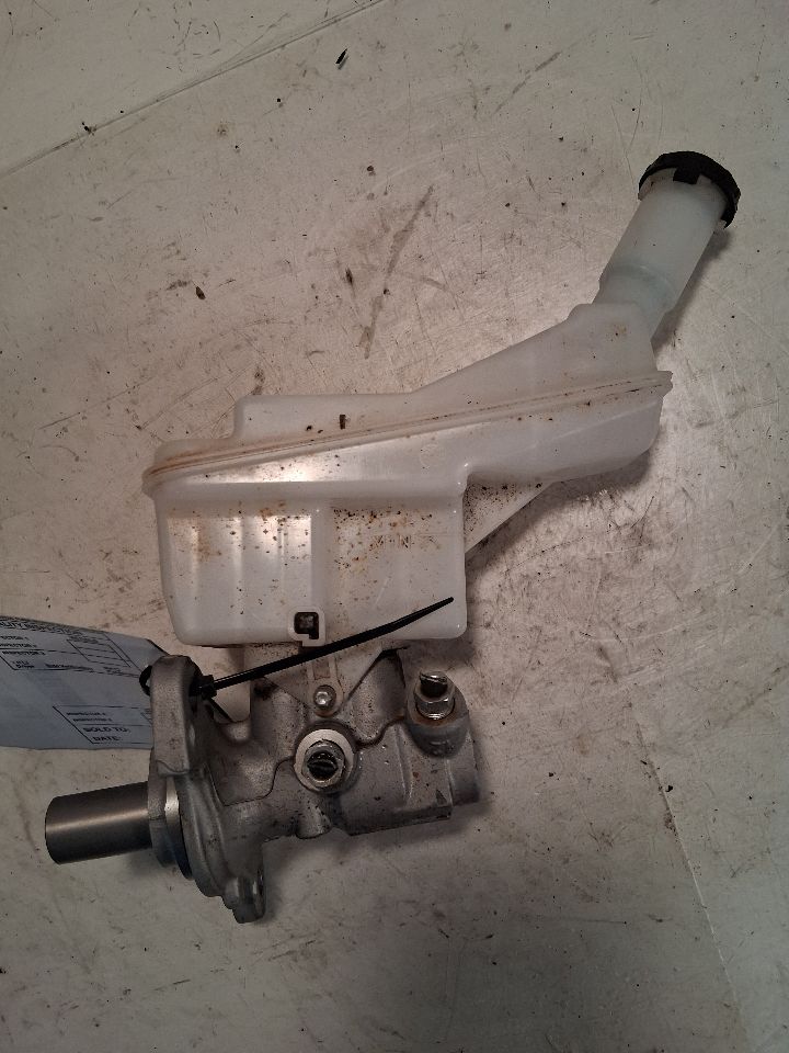 Brake Master Cylinder from a 2022 Nissan Versa, photo 1