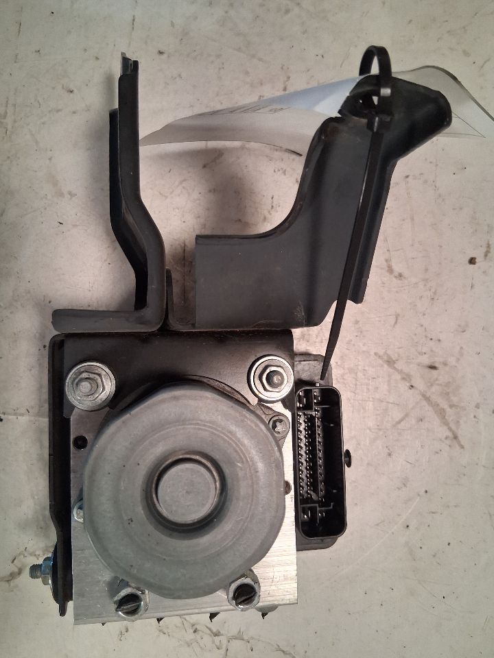 ABS Pump Module from a 2022 Nissan Versa, photo 1