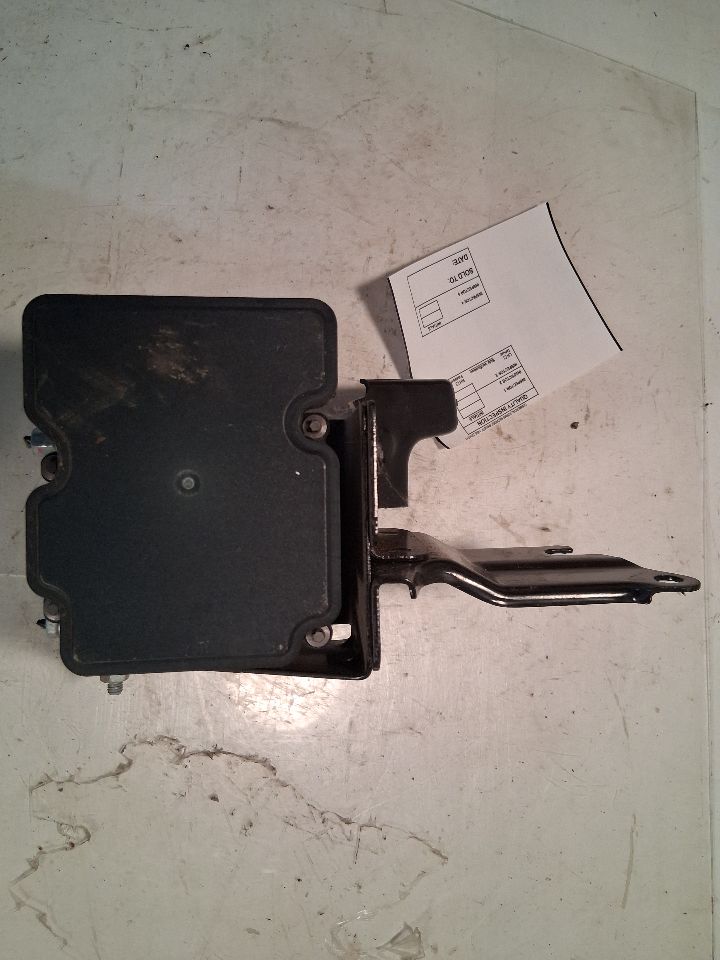 ABS Pump Module from a 2022 Nissan Versa, photo 2