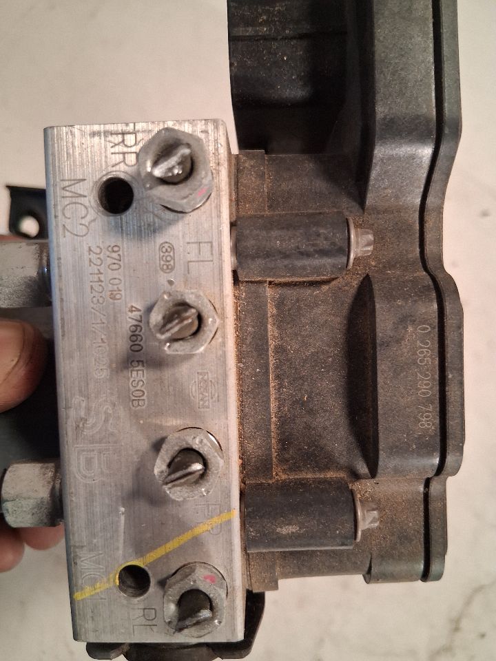 ABS Pump Module from a 2022 Nissan Versa, photo 3