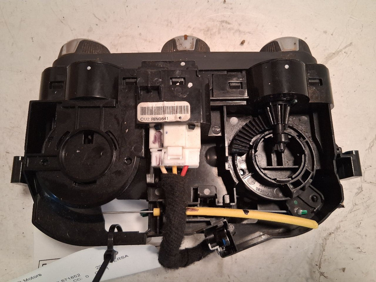 Climate Control Panel from a 2022 Nissan Versa, photo 4