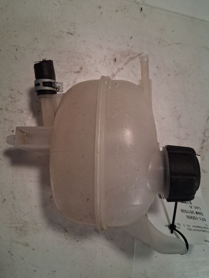 Coolant Reservoir from a 2022 Nissan Versa, photo 3