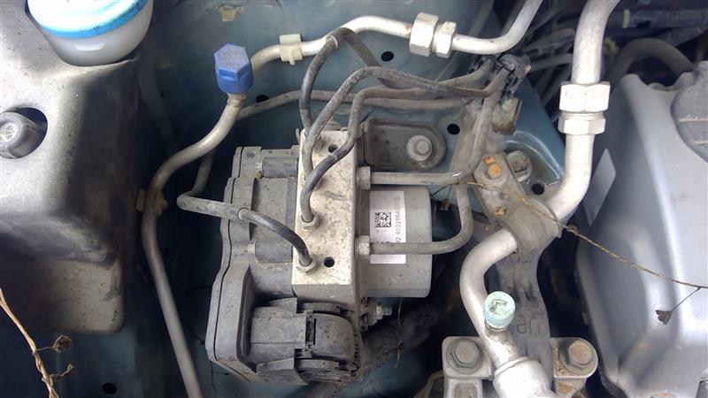 ABS Pump Module from a 2014 Honda CR-V, photo 1