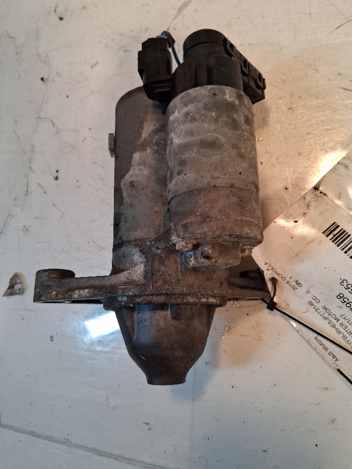 Starter Motor from a 2018 Toyota Corolla, photo 1