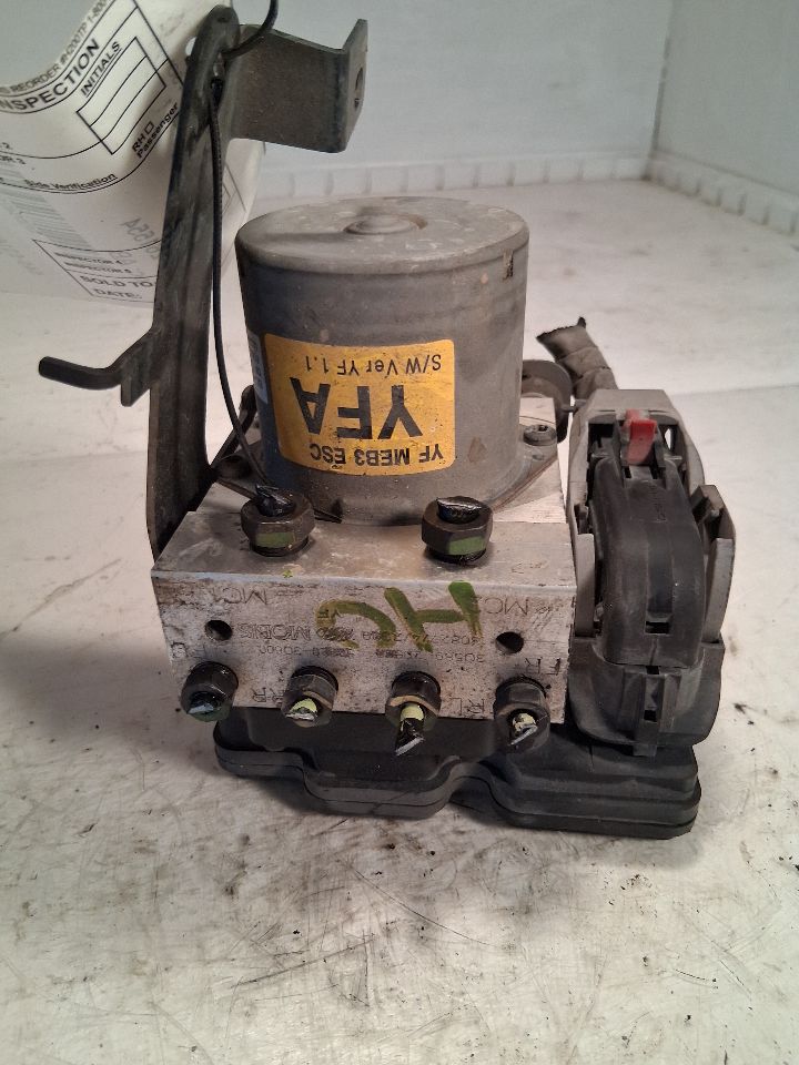 ABS Pump Module from a 2014 Hyundai Sonata, photo 1