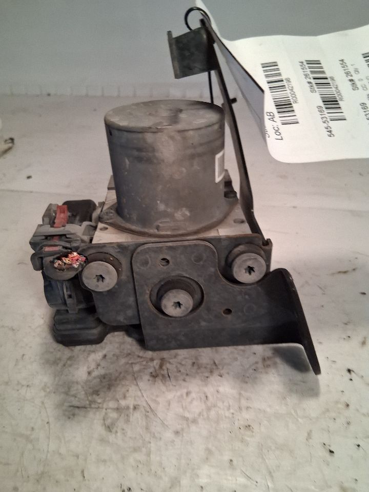 ABS Pump Module from a 2014 Hyundai Sonata, photo 3