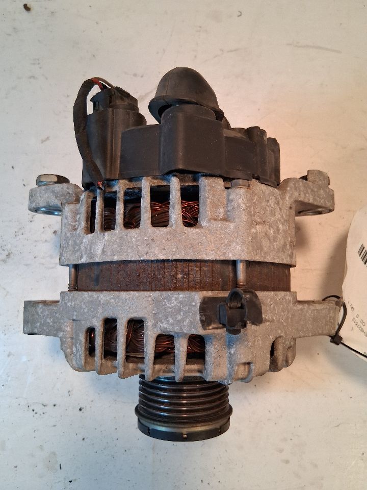Alternator from a 2014 Hyundai Sonata, photo 2