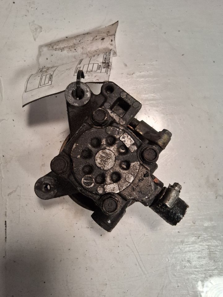 Power Steering Pump from a 2000 Honda Accord, photo 2