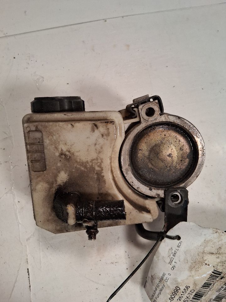 Power Steering Pump from a 2002 Saturn L Series, photo 1