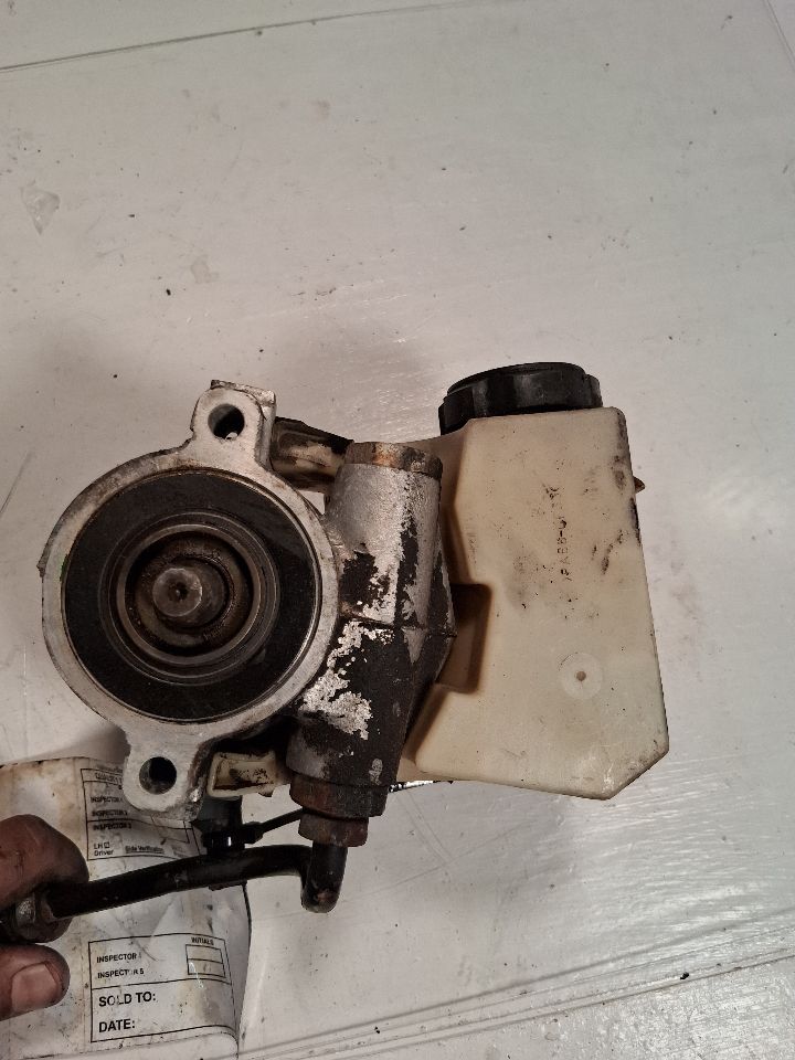 Power Steering Pump from a 2002 Saturn L Series, photo 2