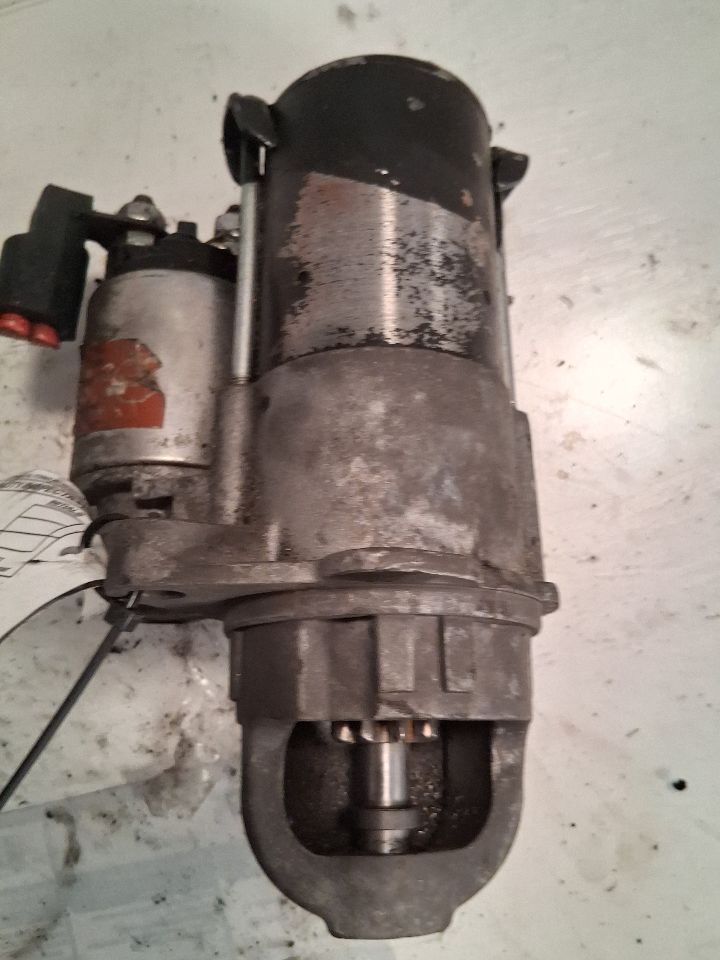 Starter Motor from a 2002 Saturn L Series, photo 1