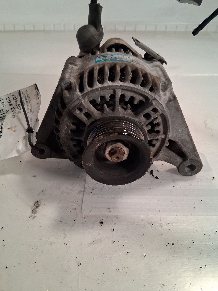 Alternator from a 2002 Toyota Corolla, photo 1
