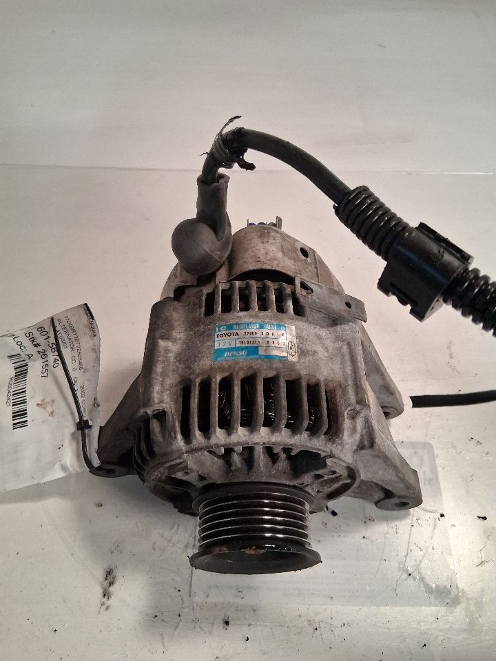 Alternator from a 2002 Toyota Corolla, photo 2