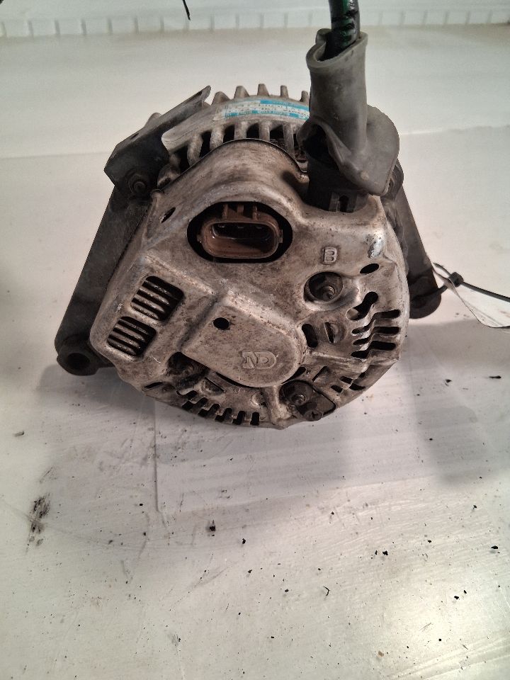 Alternator from a 2002 Toyota Corolla, photo 3