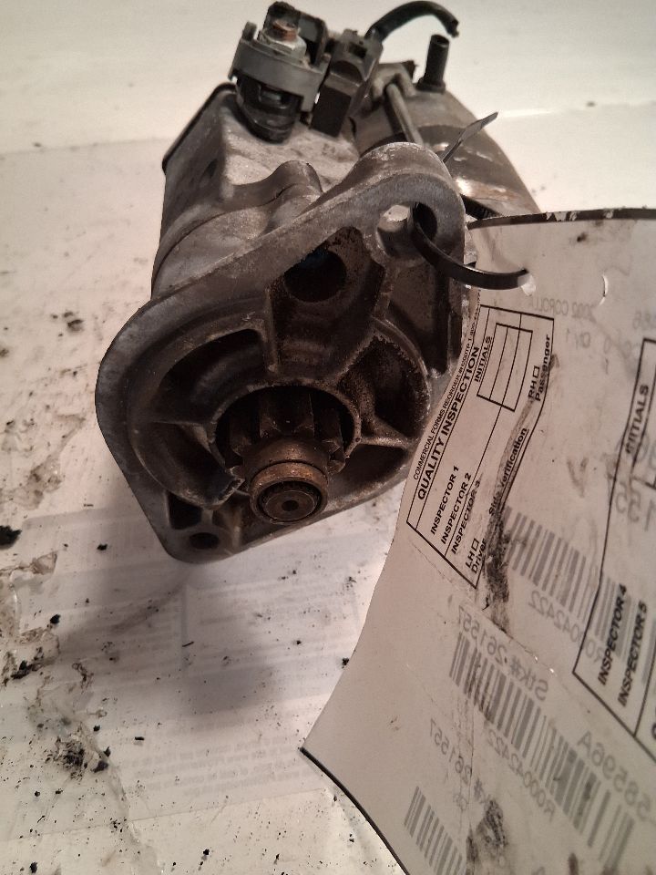 Starter Motor from a 2002 Toyota Corolla, photo 2