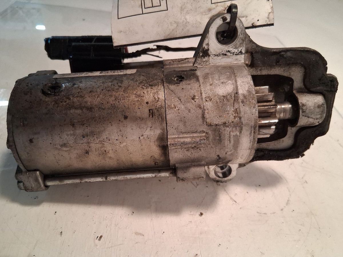 Starter Motor from a 2012 Ford Escape, photo 3