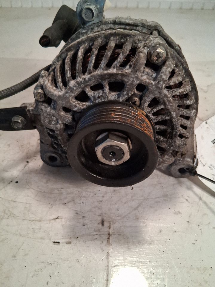 Alternator from a 2015 Honda Civic, photo 1