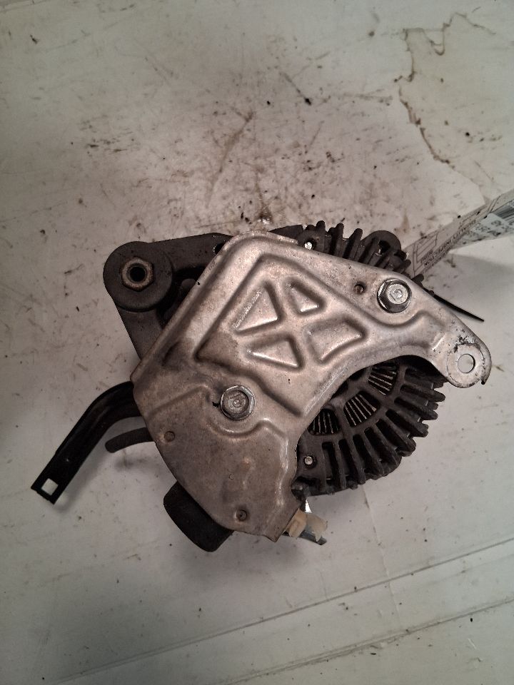 Alternator from a 2015 Honda Civic, photo 3