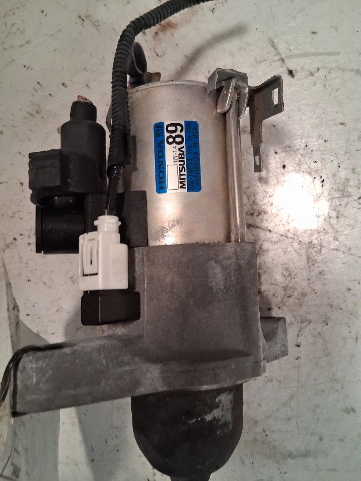 Starter Motor from a 2015 Honda Civic, photo 2